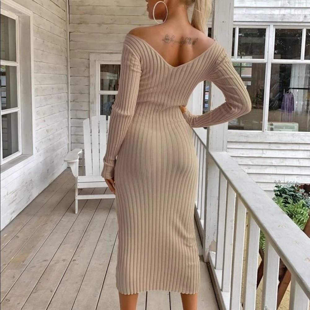 Black V neck ribbed knit sweater dress - Picture 10 of 15